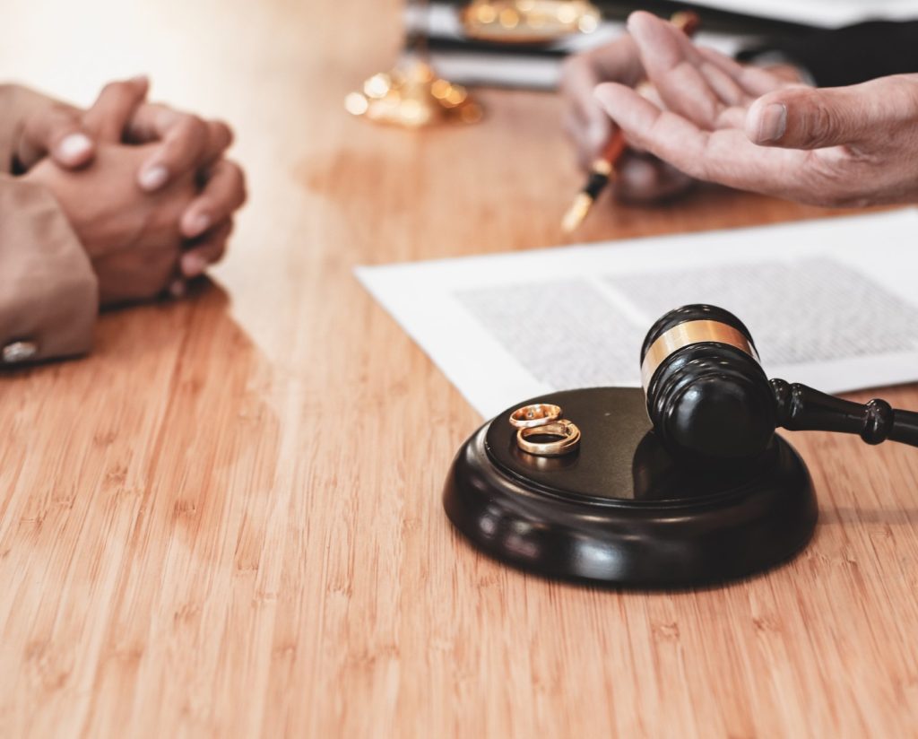 What factors do courts consider when determining spousal support in New York?